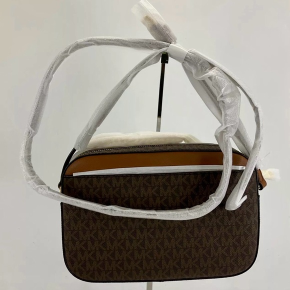 Michael Michael Kors beautiful purse - Picture 2 of 10